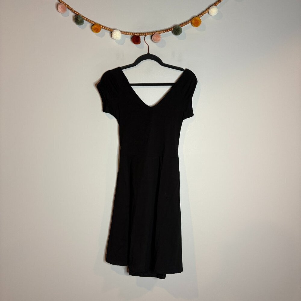 🔆 Amazon black open back skater dress
